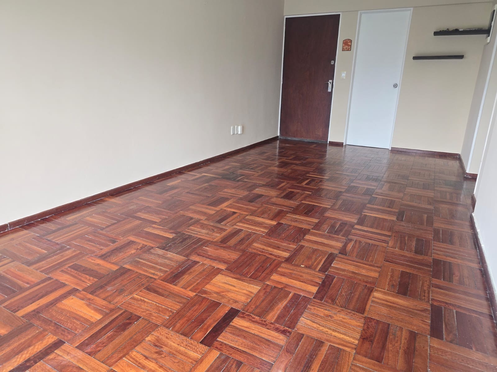 Alquiler apartamento en Malvín, excelente ubicación, de dos dormitorios con garaje