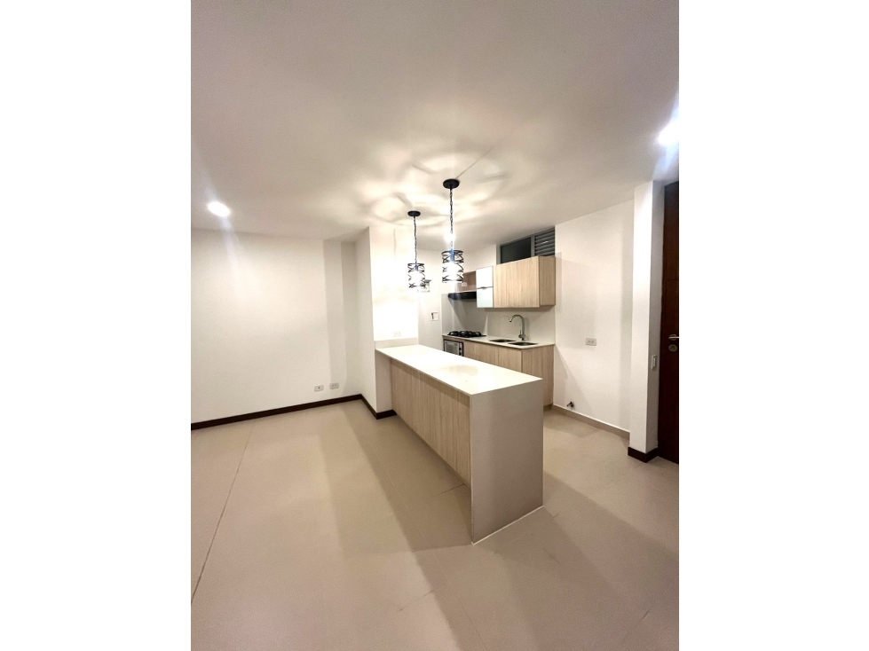 Apartamento en arriendo en El Poblado, Medellín · foto 3 de 16
