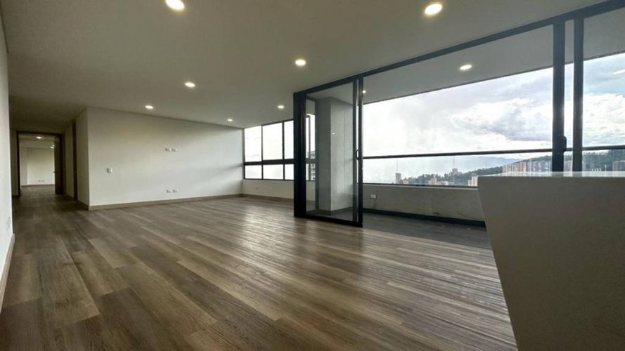 Apartamento de 3 alcobas en arriendo en La Calera, Medellín, 198 m² · foto 2 de 16