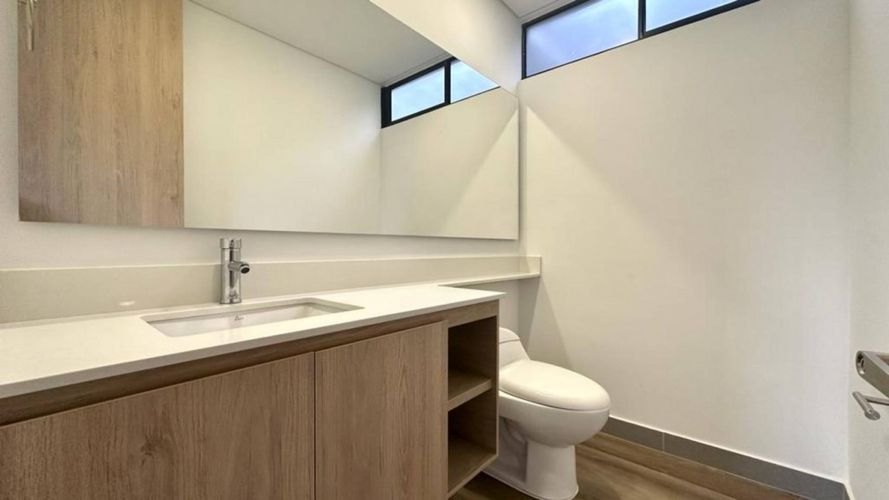 Apartamento de 3 alcobas en arriendo en La Calera, Medellín, 198 m² · foto 6 de 16
