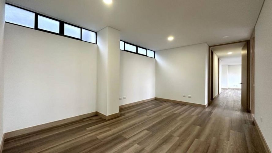 Apartamento de 3 alcobas en arriendo en La Calera, Medellín, 198 m² · foto 8 de 16