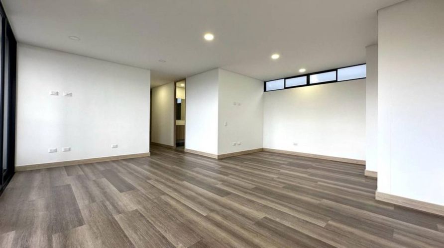 Apartamento de 3 alcobas en arriendo en La Calera, Medellín, 198 m² · foto 12 de 16
