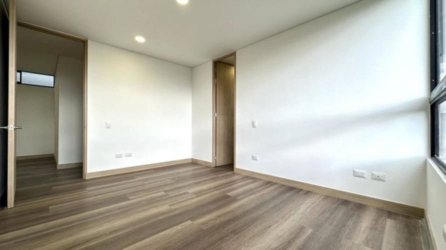 Apartamento de 3 alcobas en arriendo en La Calera, Medellín, 198 m² · foto 13 de 16