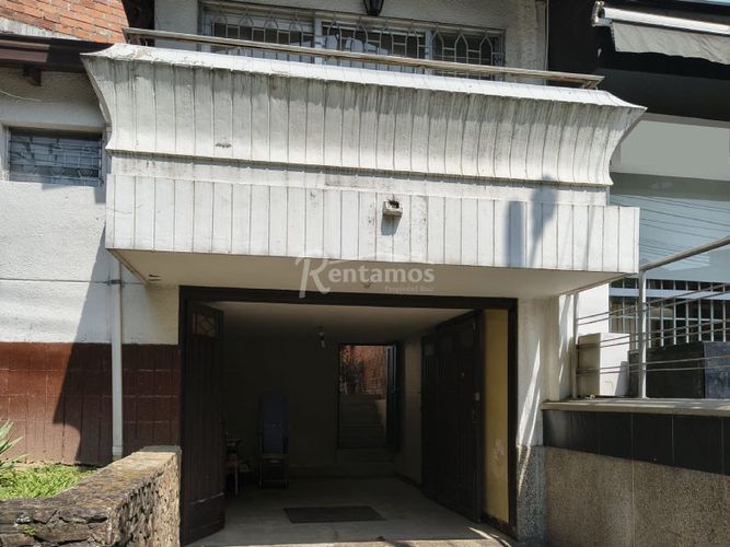 Casa de 3 alcobas en venta en Las Acacias, Medellín, 210 m² · foto 3 de 24