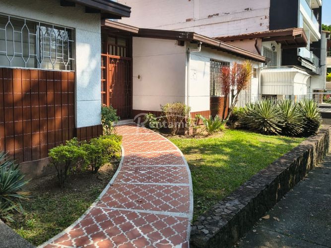 Casa de 3 alcobas en venta en Las Acacias, Medellín, 210 m² · foto 4 de 24