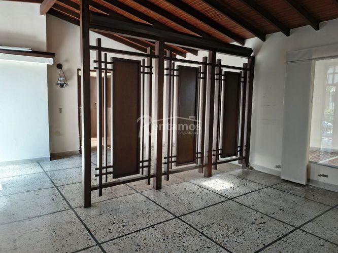 Casa de 3 alcobas en venta en Las Acacias, Medellín, 210 m² · foto 8 de 24
