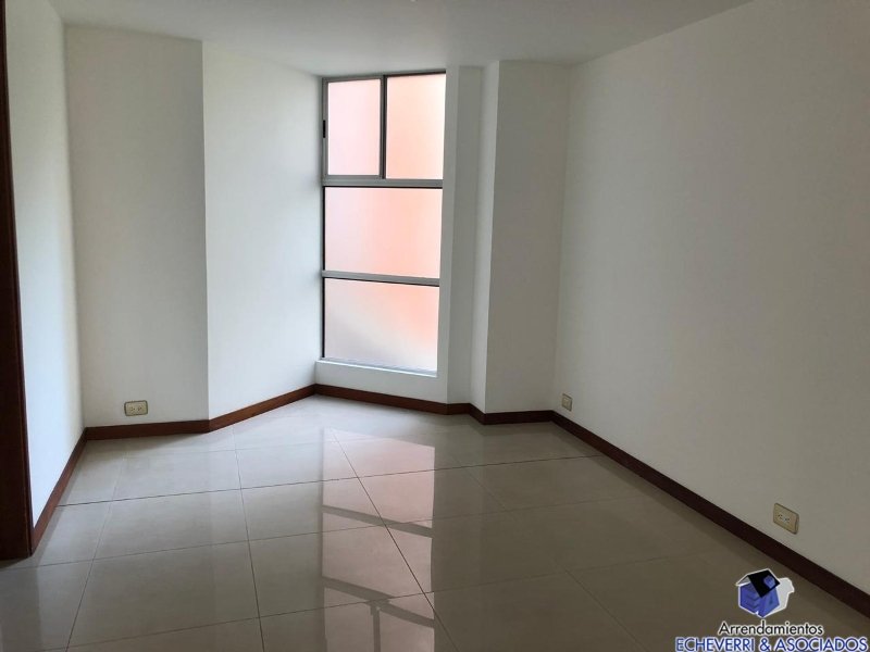 Apartamento en venta en Zona Centro, Envigado · foto 4 de 10