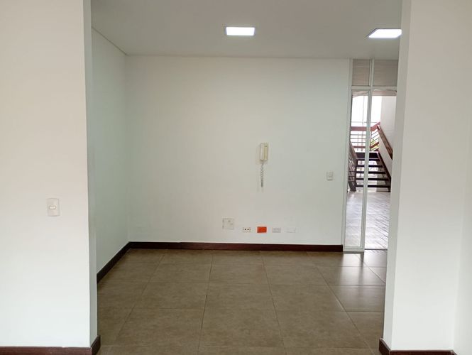 Oficina en arriendo en Laureles, Medellín, 32 m² · foto 3 de 8