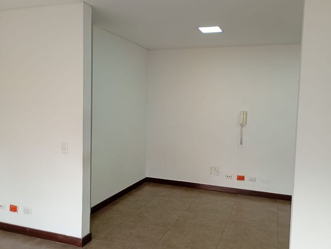 Oficina en arriendo en Laureles, Medellín, 32 m² · foto 5 de 8