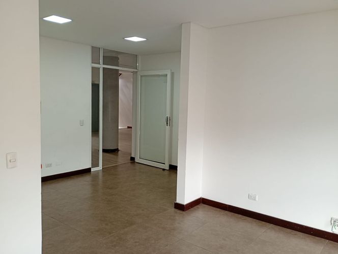 Oficina en arriendo en Laureles, Medellín, 32 m² · foto 7 de 8