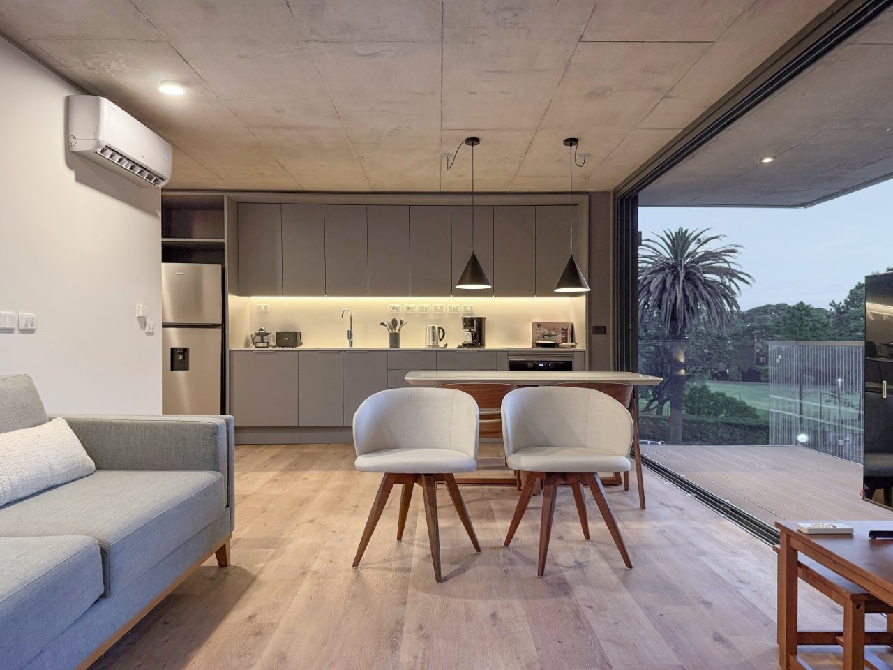 Apartamento de categoría en Uno Golf. Patio. Norte.