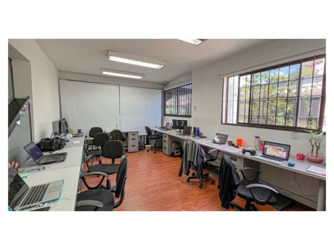 Casa de 5 alcobas en venta en Transversal Inferior, Medellín, 420 m² · foto 2 de 8