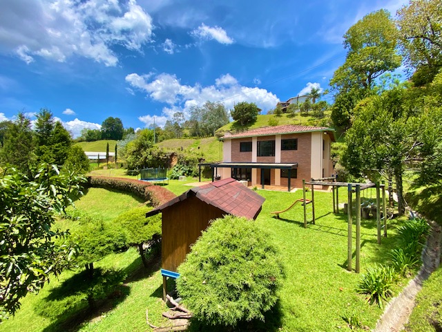 4BR Country House in Cuchillas de san jose (220 m²) for Sale