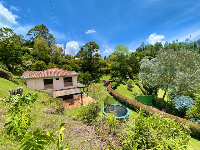 4BR Country House in Cuchillas de san jose (220 m²) for Sale - 4