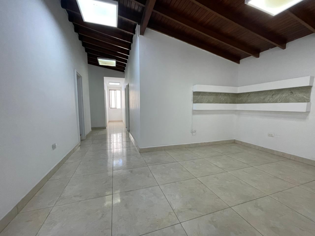 Casa en arriendo en La Castellana, Medellín · foto 2 de 20
