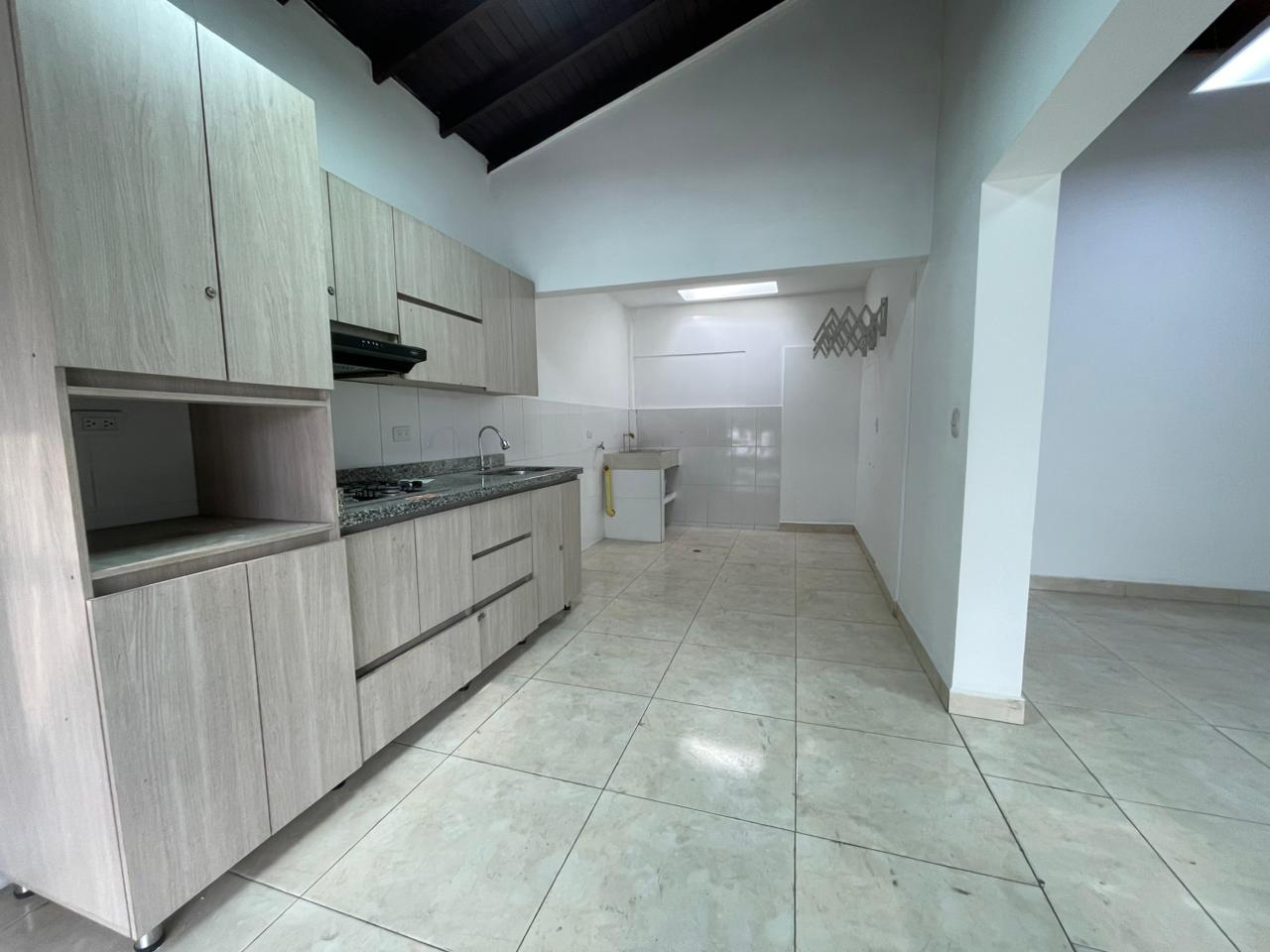Casa en arriendo en La Castellana, Medellín · foto 7 de 20