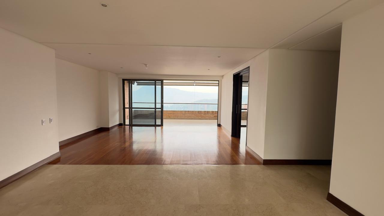 Apartamento en arriendo en El Poblado, Medellín · foto 3 de 19