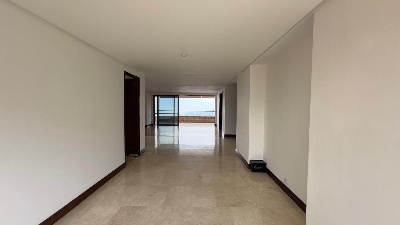 Apartamento en arriendo en El Poblado, Medellín · foto 4 de 19