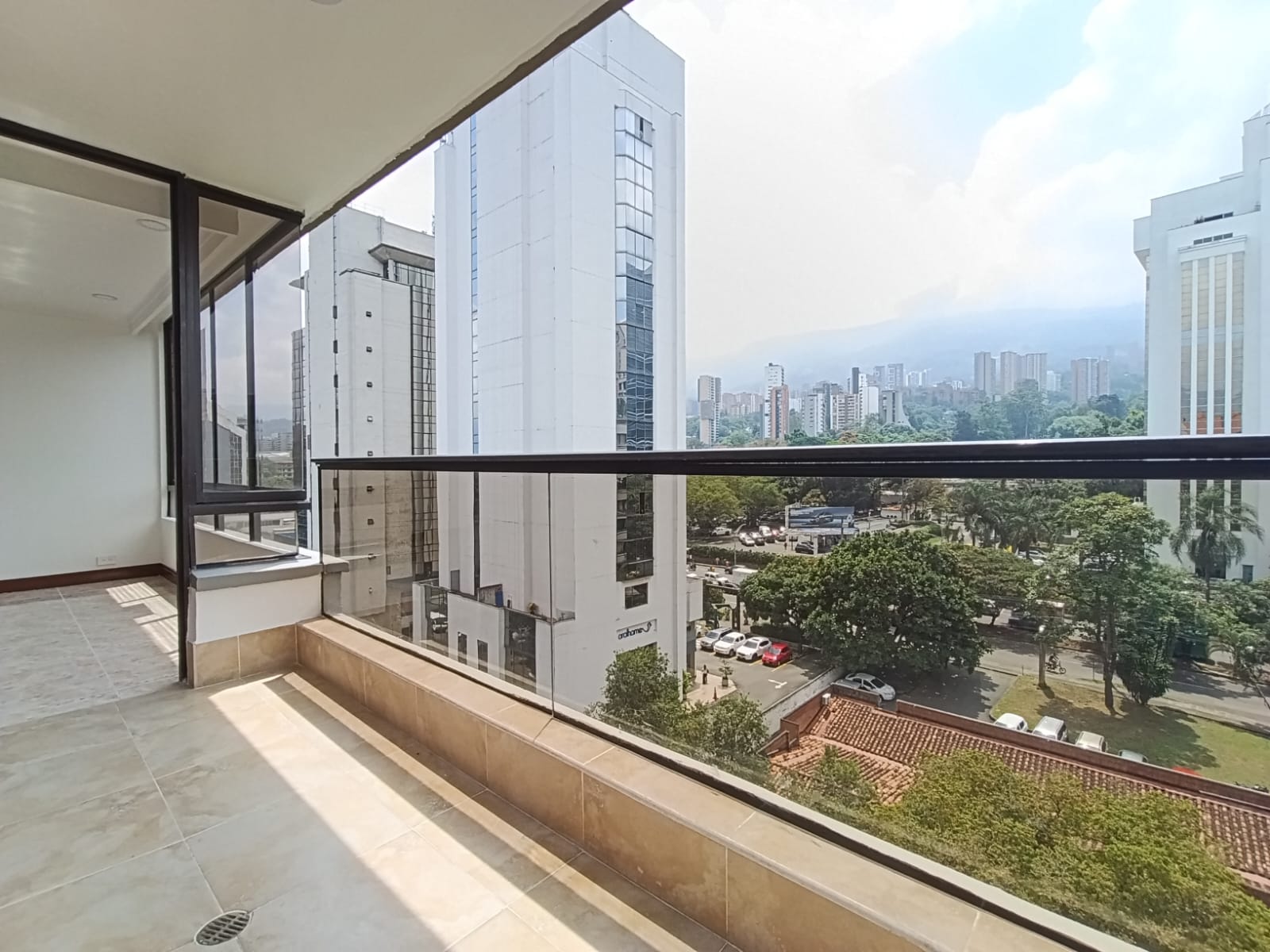 Apartamento en arriendo en El Poblado, Medellín · foto 2 de 20