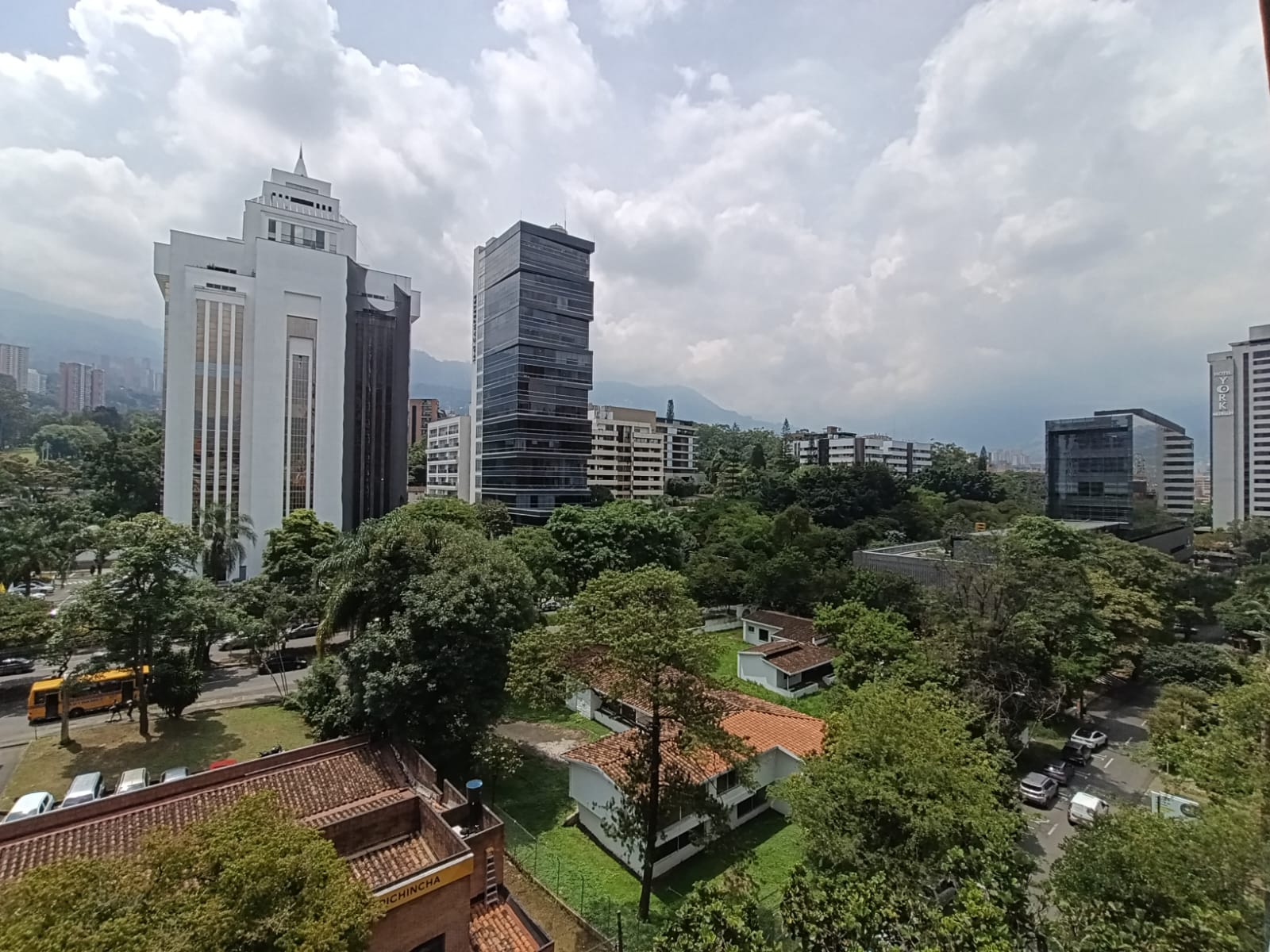 Apartamento en arriendo en El Poblado, Medellín · foto 3 de 20