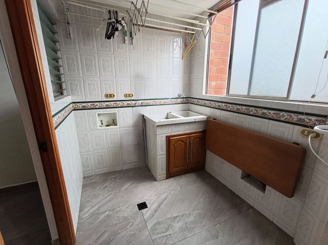 Apartamento de 4 alcobas en arriendo en Lorena, Medellín, 148 m² · foto 5 de 20
