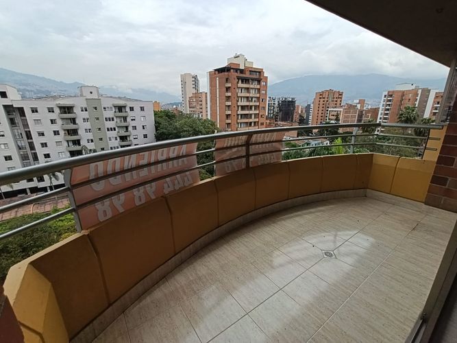 Apartamento de 4 alcobas en arriendo en Lorena, Medellín, 148 m² · foto 14 de 20