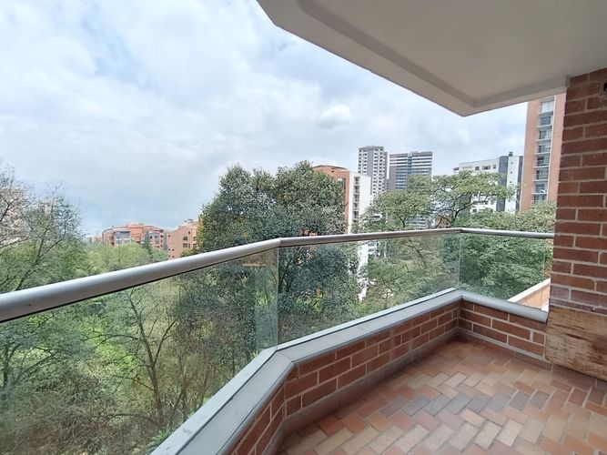 Apartamento de 3 alcobas en arriendo en Los Balsos, Medellín, 105 m² · foto 2 de 20