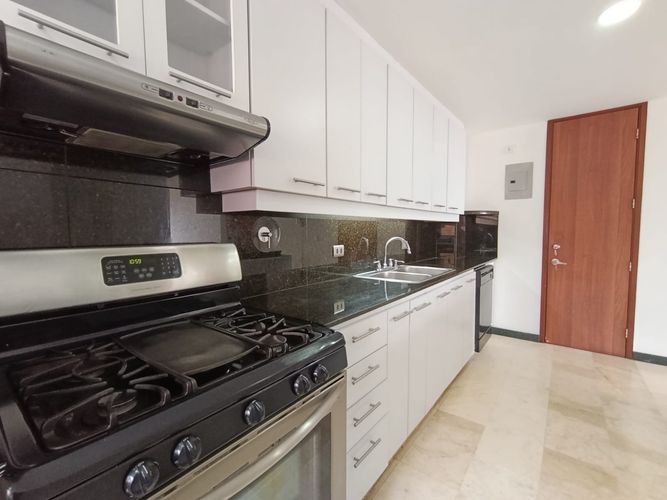 Apartamento de 3 alcobas en arriendo en Los Balsos, Medellín, 105 m² · foto 6 de 20
