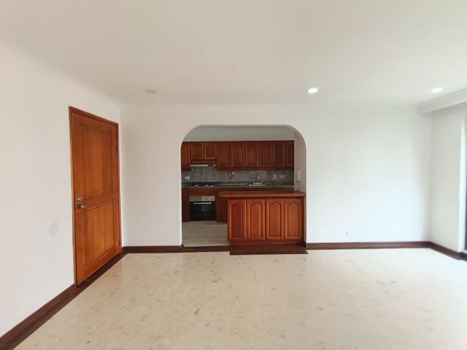 Apartamento de 2 alcobas en arriendo en El Poblado, Medellín, 81 m² · foto 3 de 20