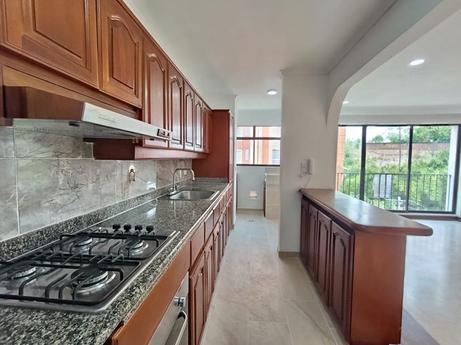 Apartamento de 2 alcobas en arriendo en El Poblado, Medellín, 81 m² · foto 6 de 20