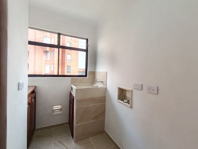 Apartamento de 2 alcobas en arriendo en El Poblado, Medellín, 81 m² · foto 7 de 20