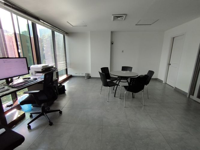 Oficina en arriendo en El Poblado, Medellín, 41 m² · foto 2 de 9