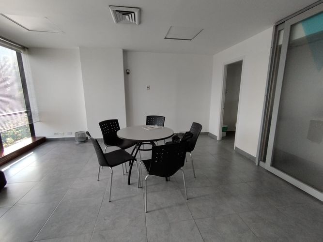 Oficina en arriendo en El Poblado, Medellín, 41 m² · foto 6 de 9