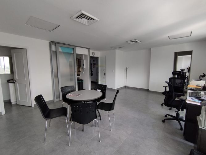 Oficina en arriendo en El Poblado, Medellín, 41 m² · foto 8 de 9
