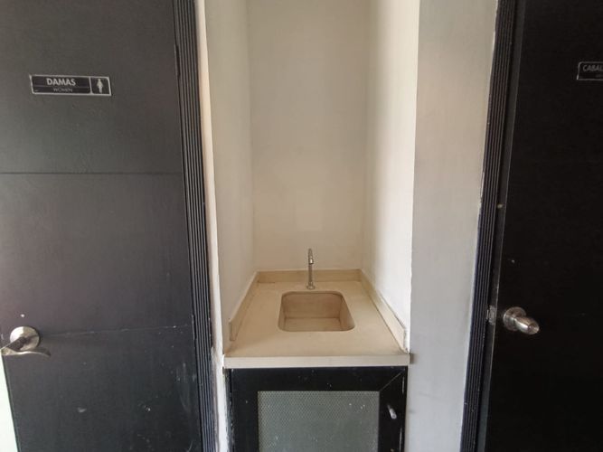 Local en arriendo en La Castellana, Medellín, 47 m² · foto 14 de 15