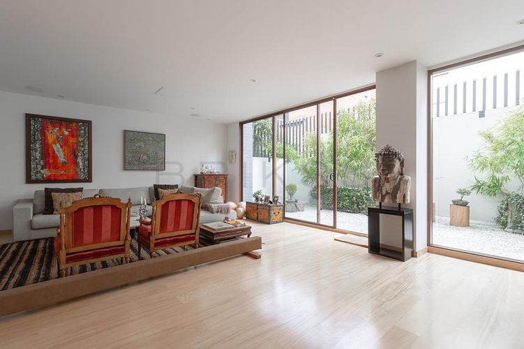 Casa de 3 alcobas en venta en El Nogal, Bogotá, 500 m² · foto 2 de 24