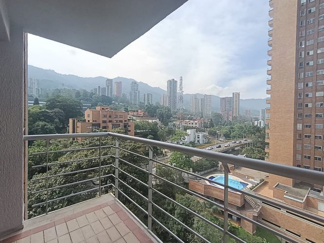 Apartamento de 3 alcobas en arriendo en El Poblado, Medellín, 90 m² · foto 2 de 20
