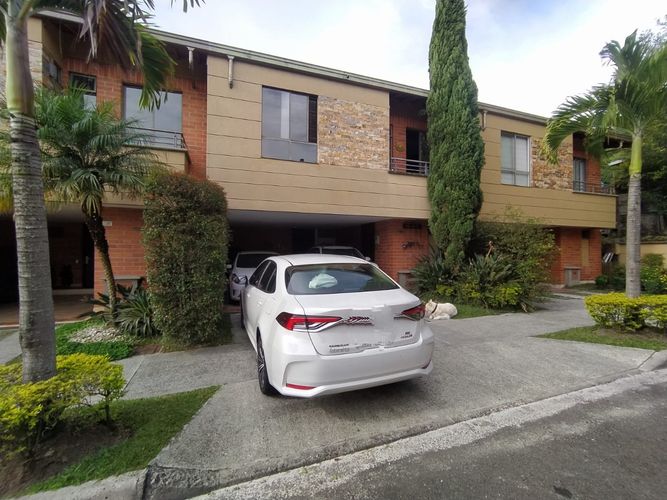 Casa de 4 alcobas en arriendo en Canto De Luna, Envigado, 200 m² · foto 11 de 20