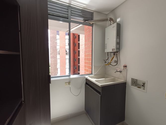Apartamento de 3 alcobas en arriendo en Loma Del Esmeraldal, Envigado, 120 m² · foto 2 de 20