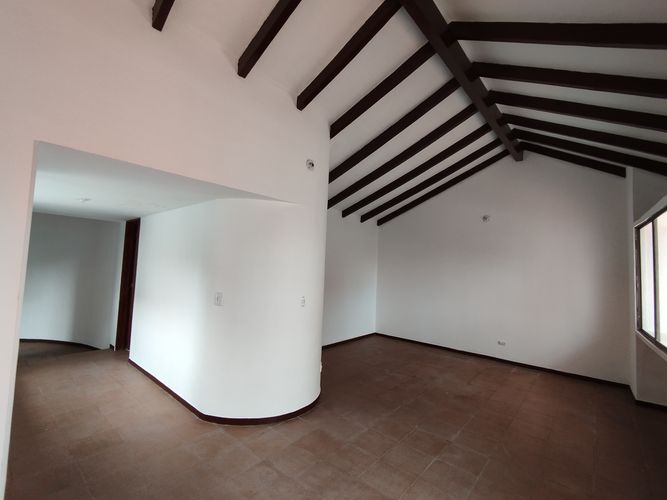 Casa de 3 alcobas en venta en Centenario, Cali, 160 m² · foto 5 de 9