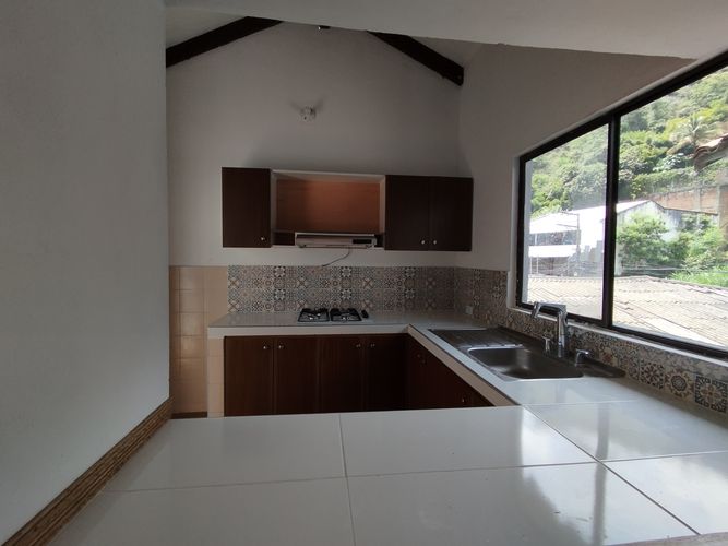 Casa de 3 alcobas en venta en Centenario, Cali, 160 m² · foto 7 de 9