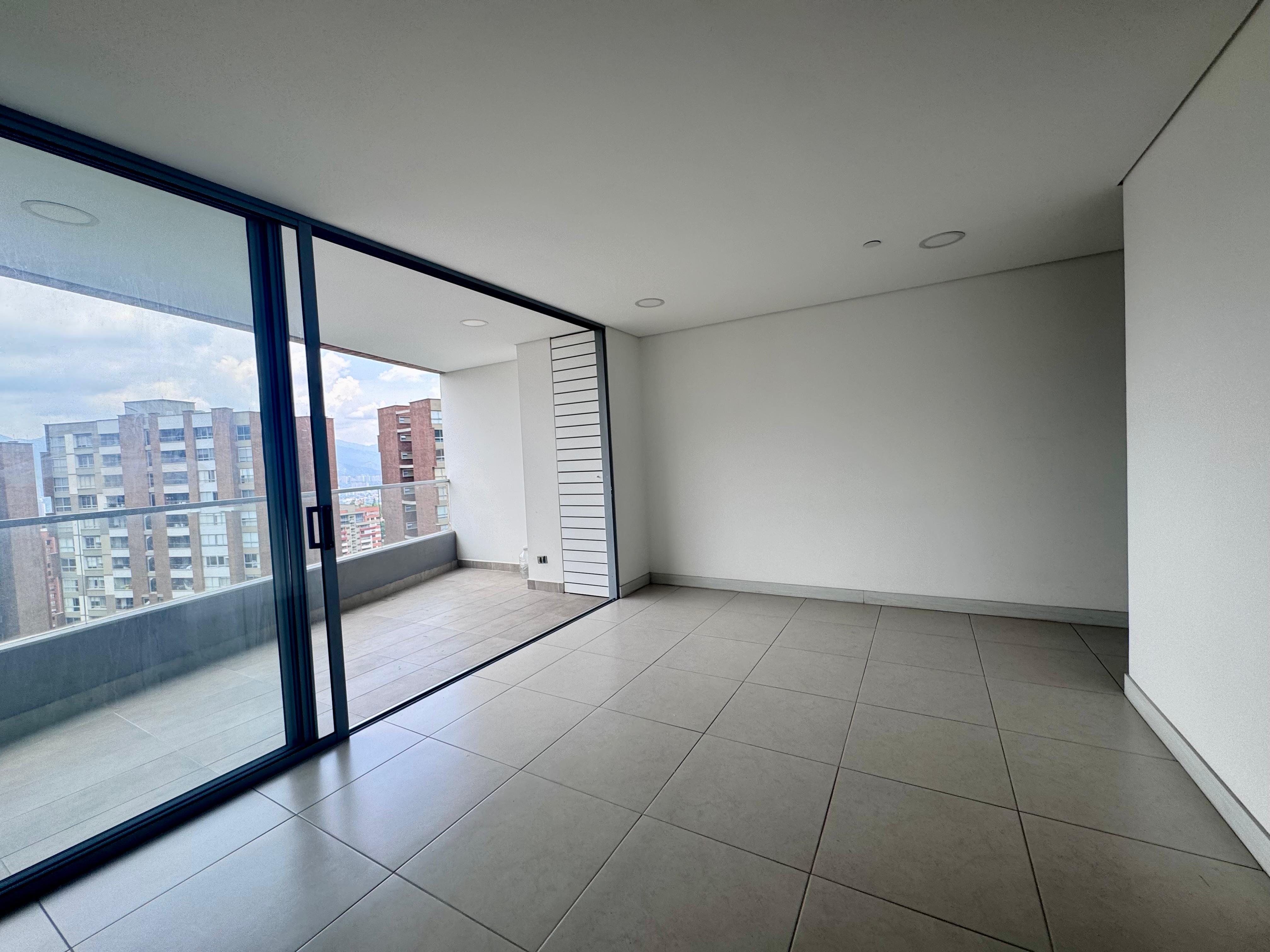Apartamento en arriendo en Loma Del Esmeraldal, Envigado · foto 3 de 13
