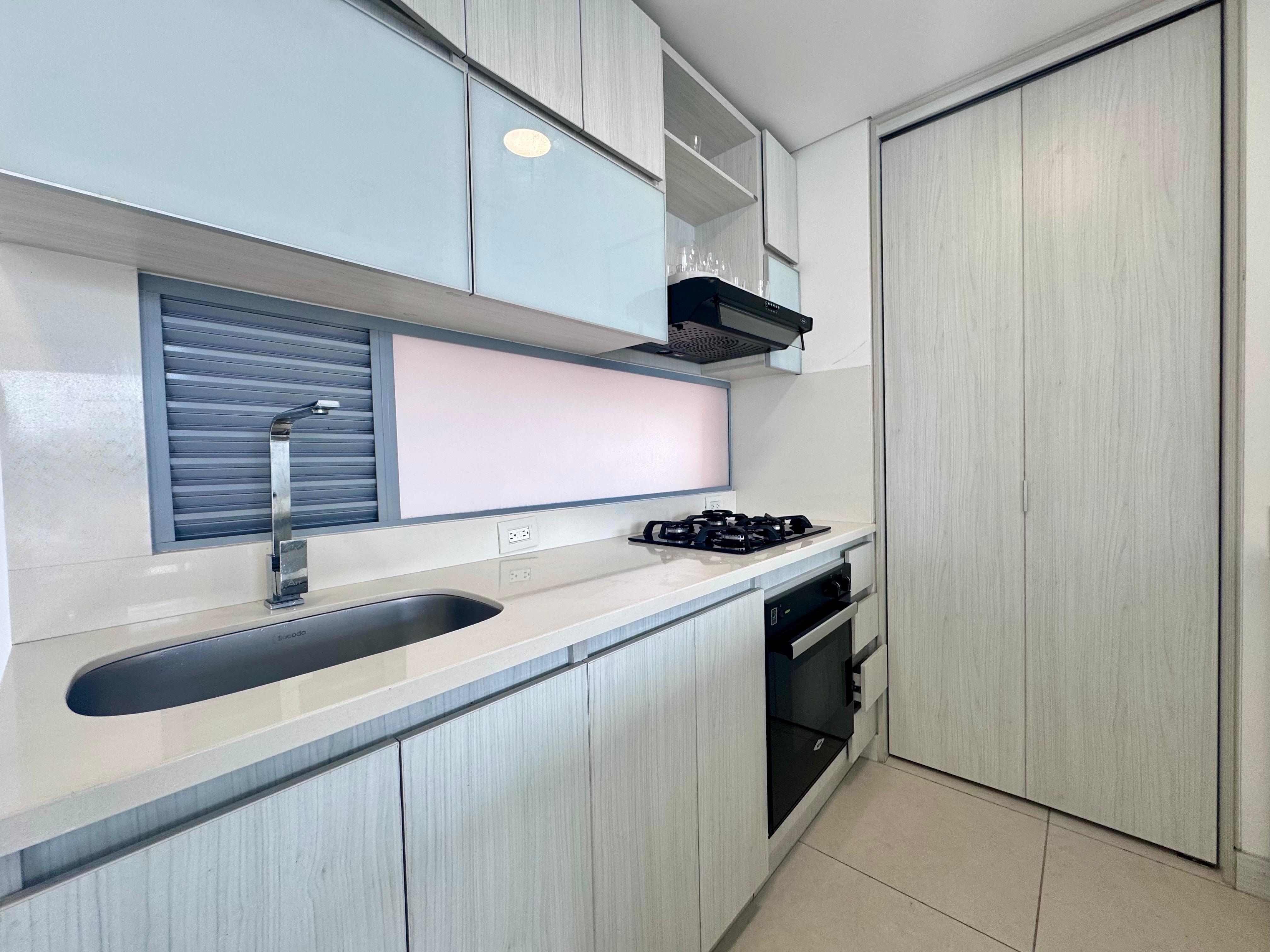 Apartamento en arriendo en Loma Del Esmeraldal, Envigado · foto 6 de 13