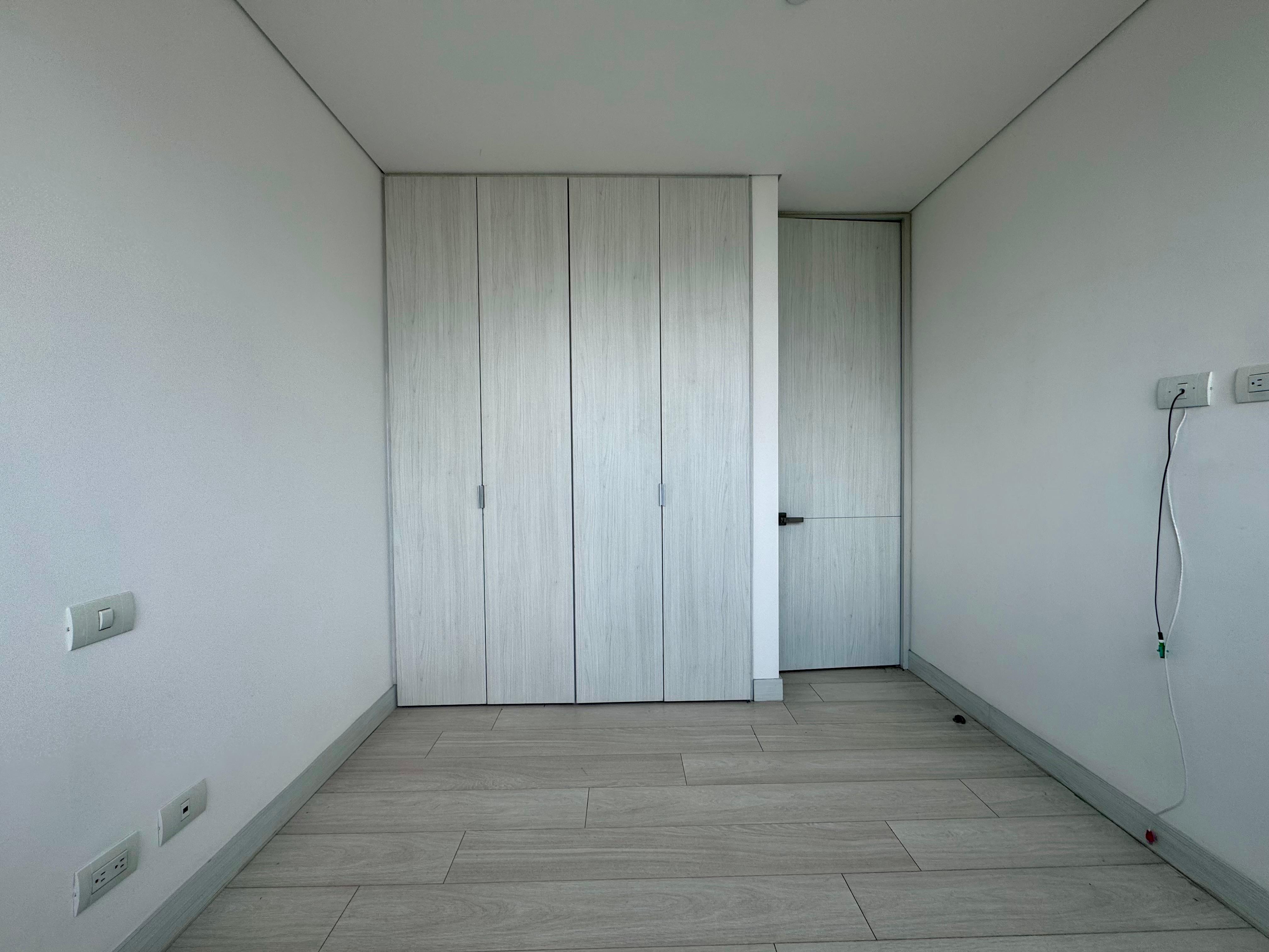 Apartamento en arriendo en Loma Del Esmeraldal, Envigado · foto 9 de 13