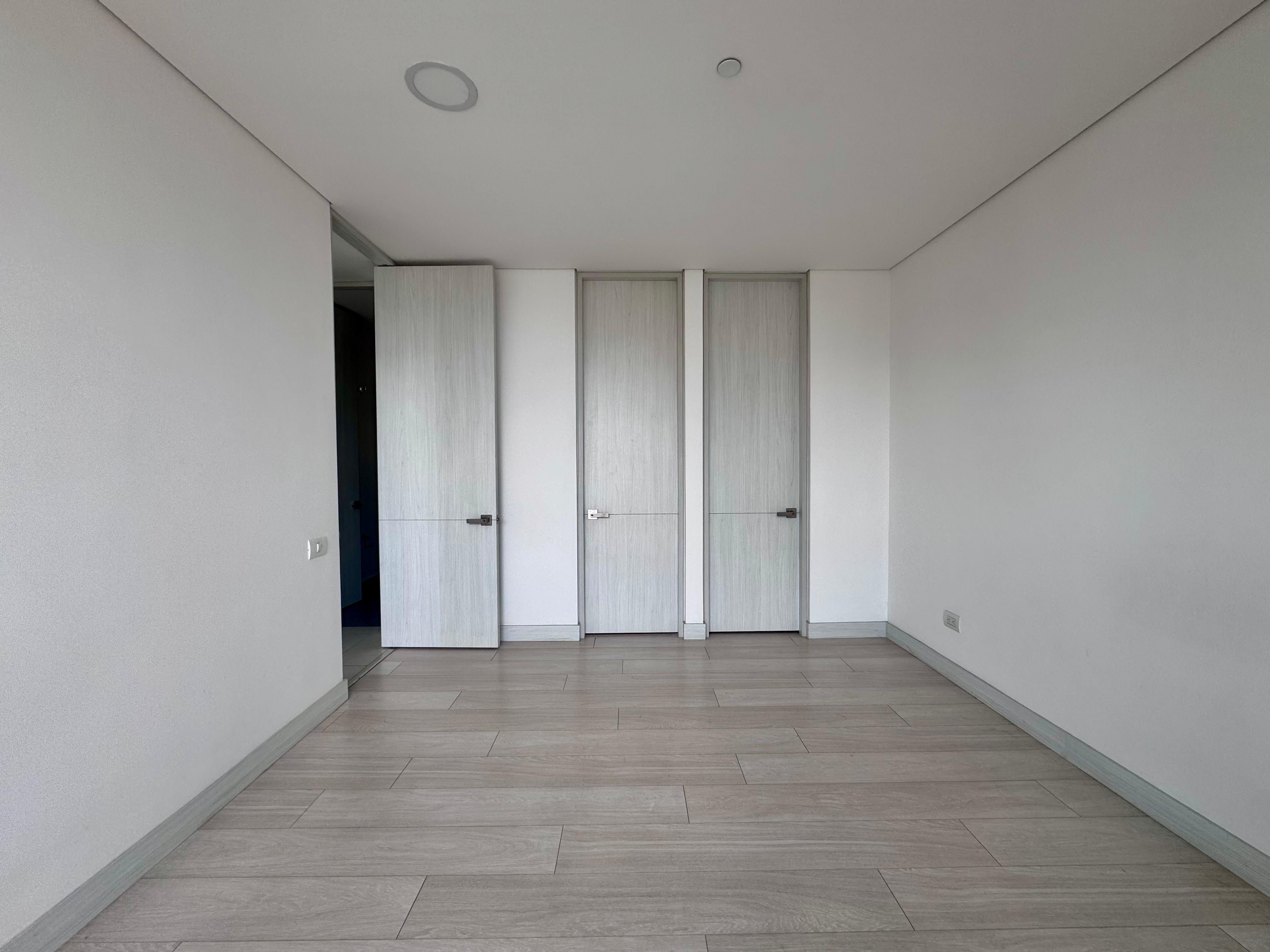 Apartamento en arriendo en Loma Del Esmeraldal, Envigado · foto 11 de 13