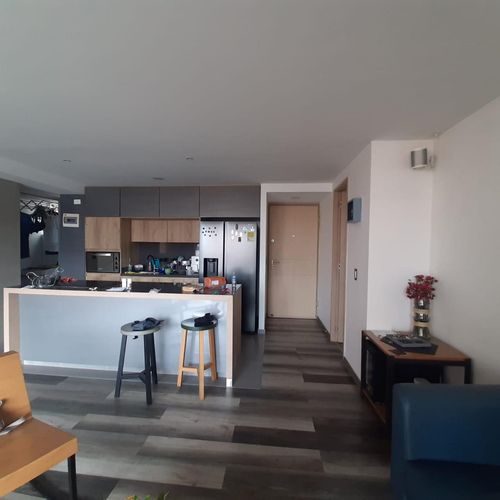 Apartamento de 2 alcobas en arriendo en El Poblado, Medellín, 98 m² · foto 4 de 8