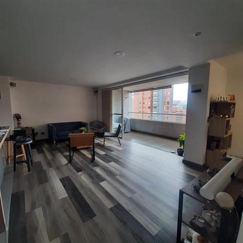 Apartamento de 2 alcobas en arriendo en El Poblado, Medellín, 98 m² · foto 5 de 8