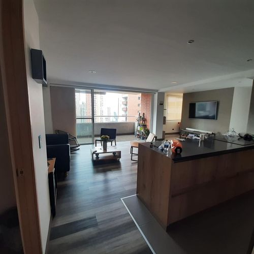 Apartamento de 2 alcobas en arriendo en El Poblado, Medellín, 98 m² · foto 6 de 8