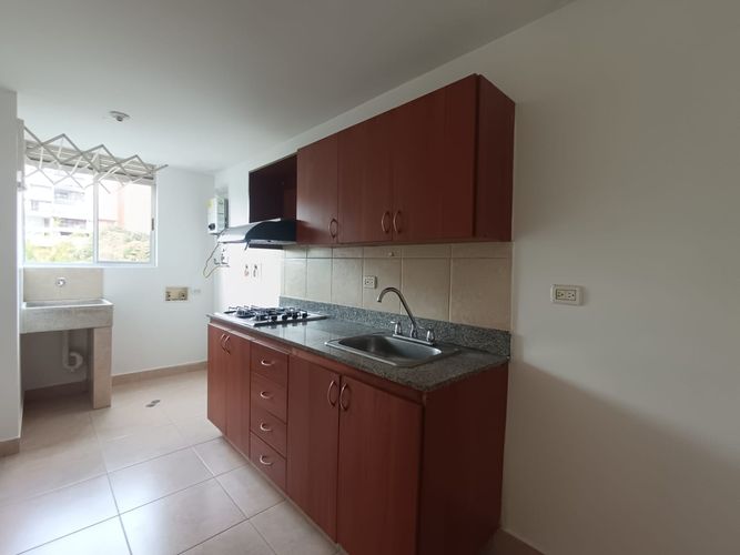 Apartamento de 3 alcobas en arriendo en Loma Del Esmeraldal, Envigado, 87 m² · foto 2 de 20