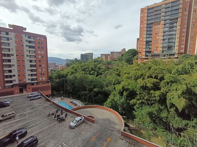 Apartamento de 3 alcobas en arriendo en Loma Del Esmeraldal, Envigado, 87 m² · foto 3 de 20
